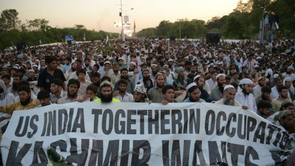 Des milliers de pakistanais manifestent contre l’Inde au Cachemire (1)