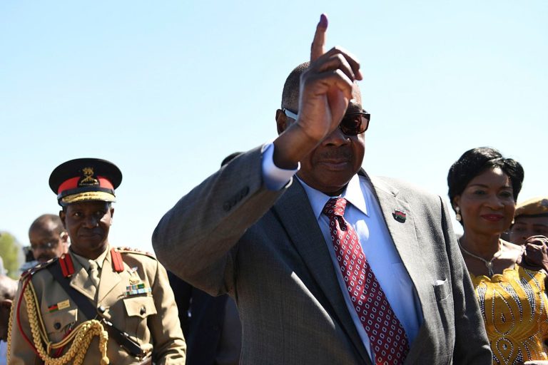 Le président anticorruption du Malawi pris en flagrant délit