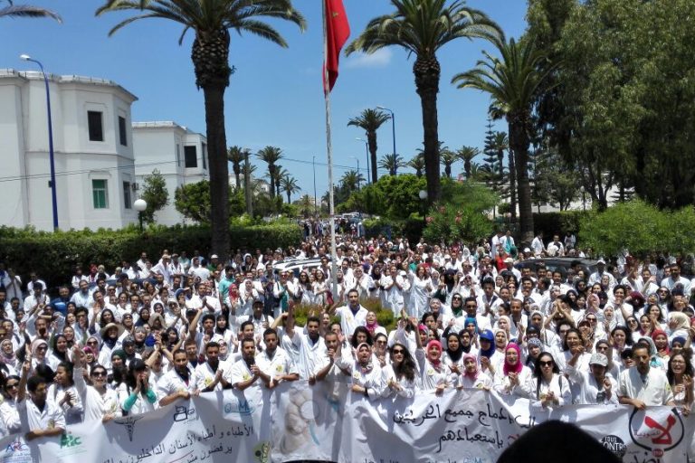 Les étudiants en médecine poursuivent leurs protestations le 30 mai