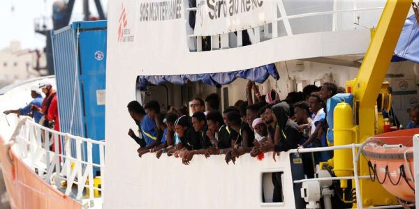 L’impasse politique italienne bloque les migrants secourus en mer (1)
