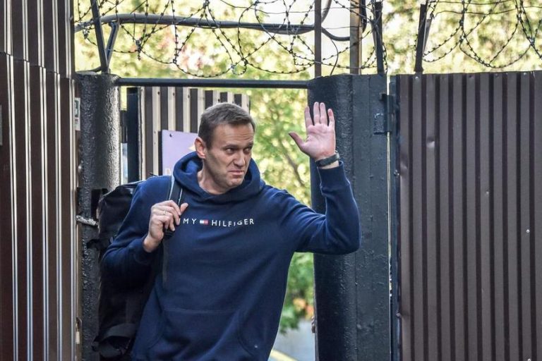 Navalny, opposant de Poutine, libéré après 30 jours de prison (1)