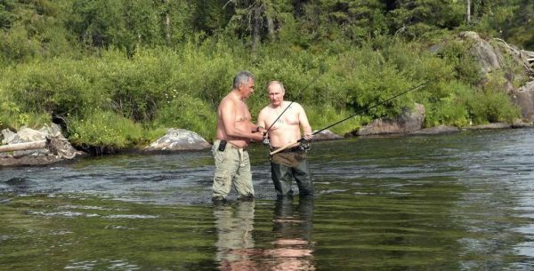 Pour son 67e anniversaire, Poutine cueille des champignons (1)