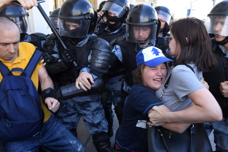 Russie-plus-de-200-arrestations-lors-d-une-manifestation-de-l-opposition-a-Moscou