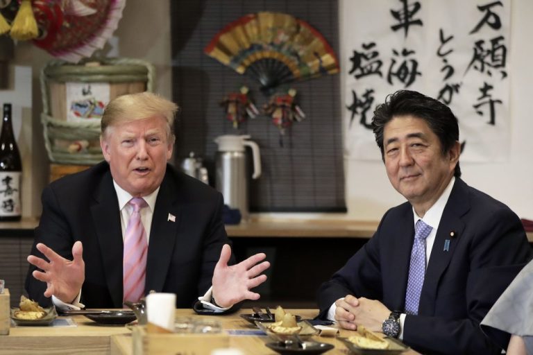 Trump quitte le Japon après une visite officielle de quatre jours