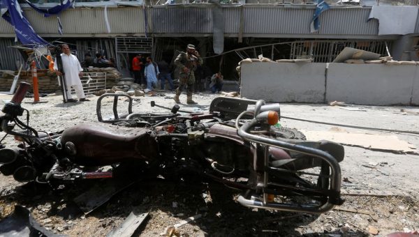 Un kamikaze taliban tue au moins 10 personnes à Kaboul (1)