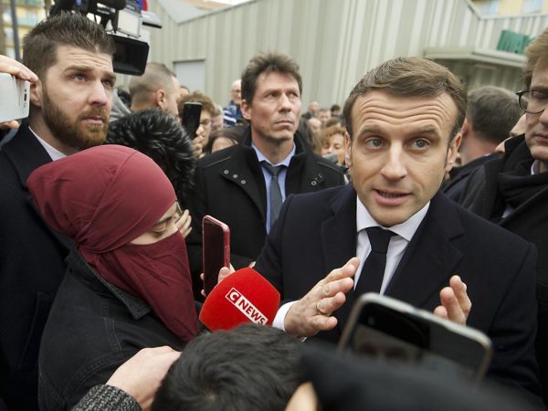 Emmanuel Macron s'engage à lutter contre le "séparatisme islamiste"
