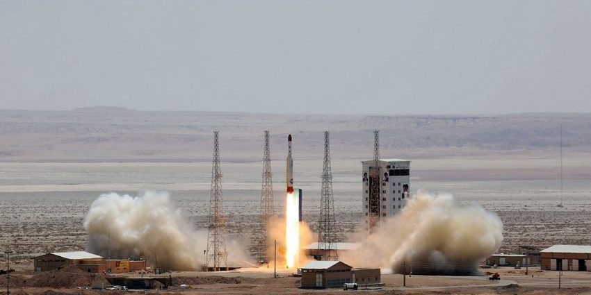 L'Iran lance avec succès son premier satellite militaire