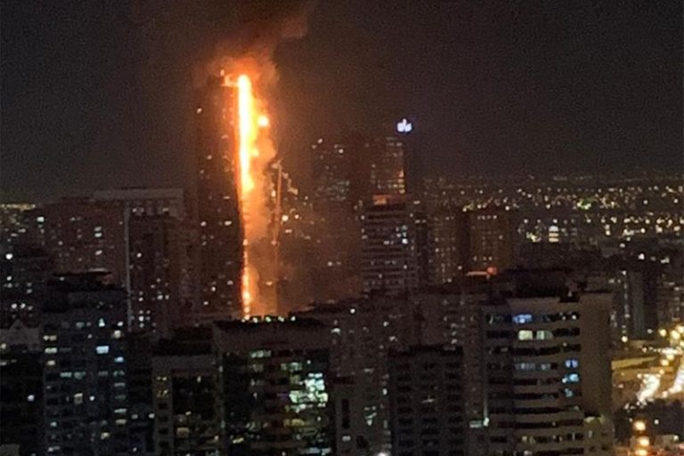Émirats arabes unis : les flammes ravagent une tour de 45 étages