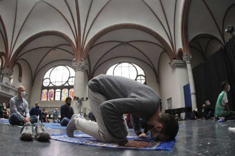 À Berlin, une église accueille la prière du vendredi