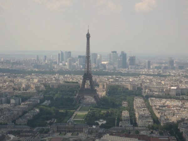 La tour Eiffel évacuée après une alerte à la bombe