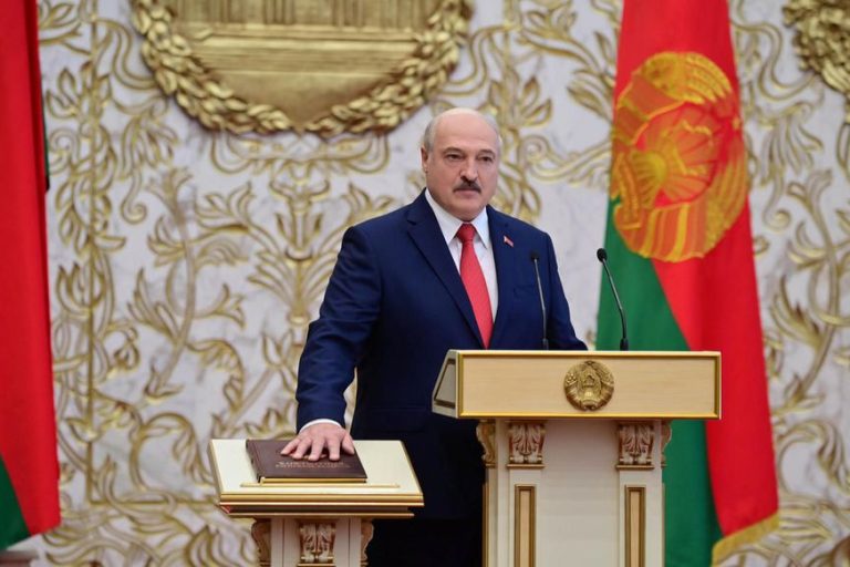 Loukachenko prête serment