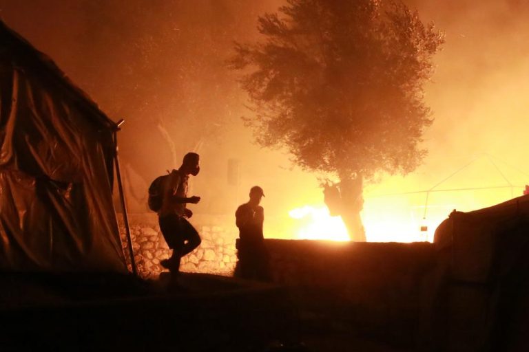 Grèce : incendie dans le camp de migrants à Lesbos