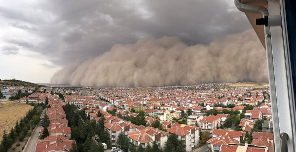 Une tempête de sable frappe la Turquie