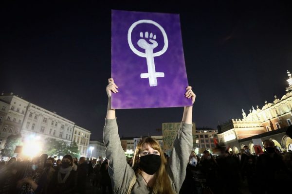 En Pologne, les femmes se mobilisent contre les lois anti-IVG