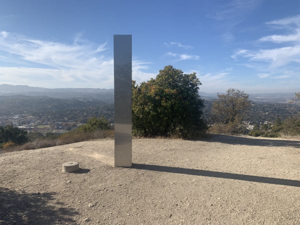 Le monolithe découvert en Californie ©️ Atownreporter