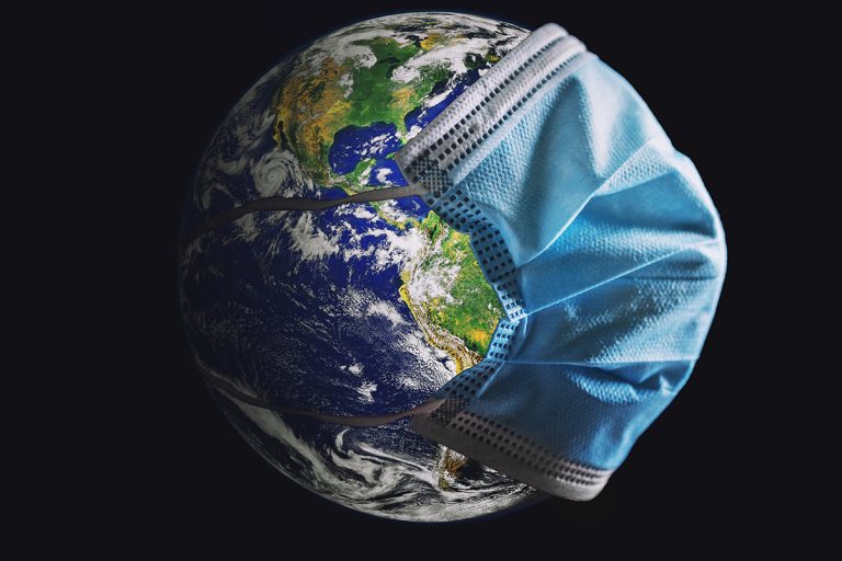 La planète Terre portant un masque © DR