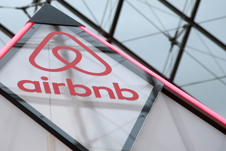 Investiture : Airbnb annule les réservations à Washington