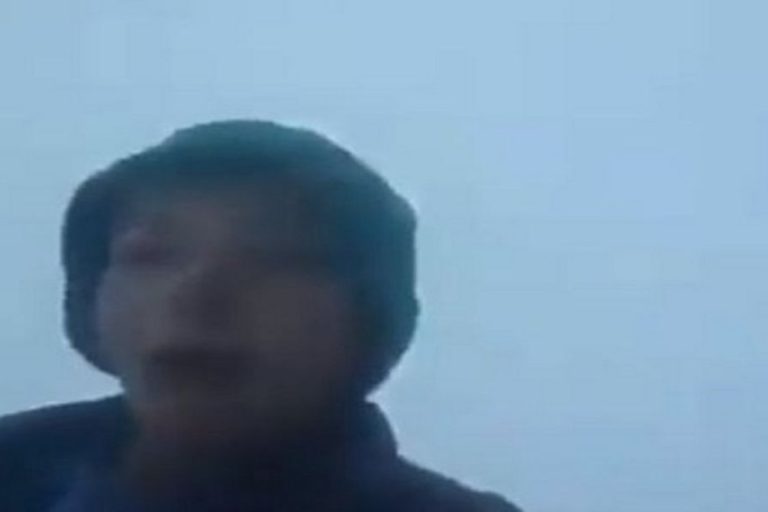 Chutes de neige : vidéo émouvante d’un enfant à Azilal