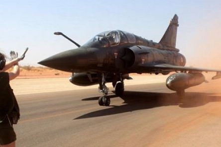 Un Mirage 2000 français à Niamey, au Niger, d’où partent les avions menant des frappes aériennes dans tout le Sahel. © Ministère français de la Défense