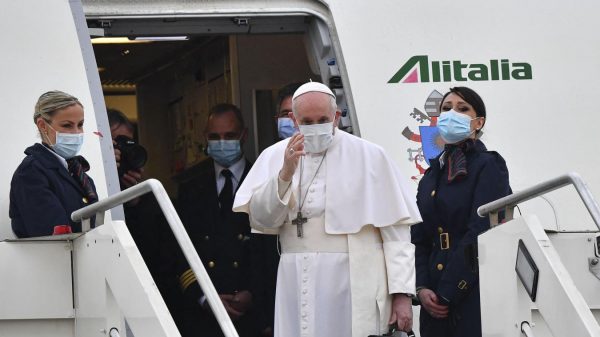 Le pape François entame une visite historique en Irak