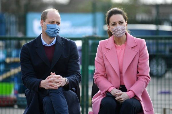Le prince William et sa femme Kate Middleton visitant une école de l’est de Londres, ce jeudi 11 mars © DR