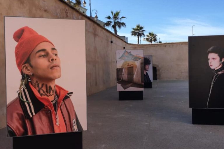 Rabat : une grande exposition de photographies de l’AFP liées à la Covid-19