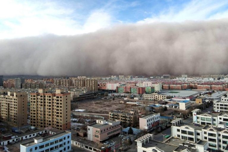 Chine : le pays face à de violentes tempêtes de sable