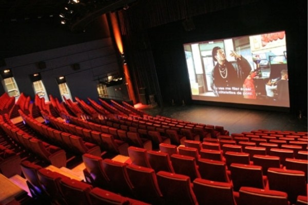 Les salles de cinéma sont autorisées à ouvrir tout en limitant le nombre de places à 50% de leur capacité © DR
