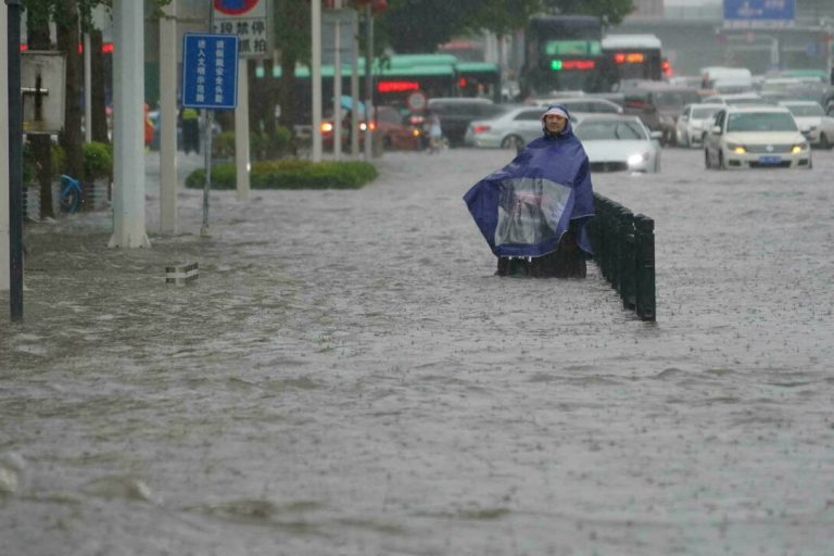La ville de Zhengzhou, dans la province du Henan, a reçu en trois jours presque l'équivalent d'une année de pluie © Cnsphoto, Reuters