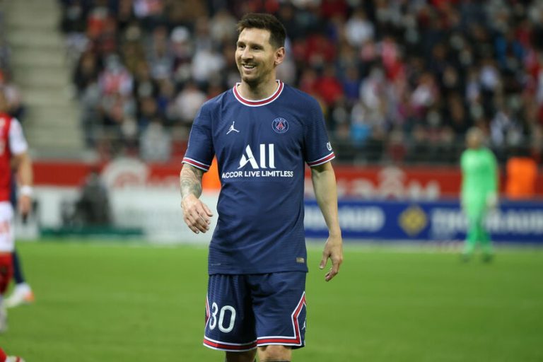 Messi, tout sourire, lors de la victoire du PSG face à Reims ce dimanche © LP / Fred Dugit 