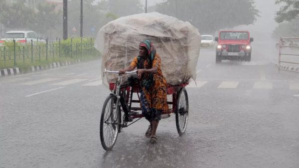 La ville de Bhubaneswar, la capitale de l'État d'Odisha, dans l'est de l'Inde, touchée par des pluies diluviennes, le 29 août 2021 © AFP