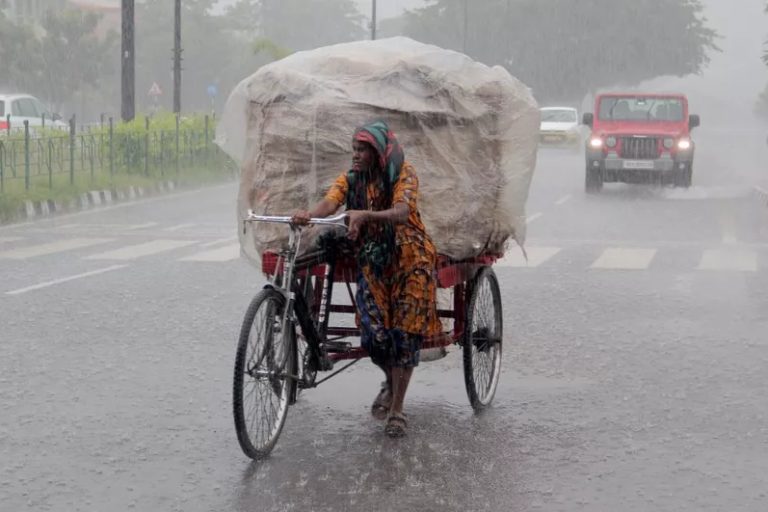 La ville de Bhubaneswar, la capitale de l'État d'Odisha, dans l'est de l'Inde, touchée par des pluies diluviennes, le 29 août 2021 © AFP