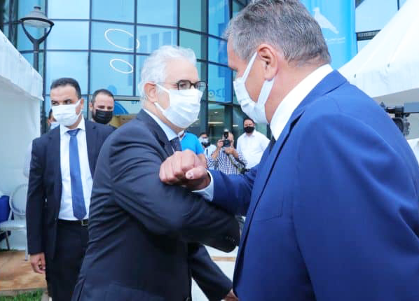 Le chef du gouvernement Aziz Akhannouch salue le leader de l'Istiqlal, Nizar Baraka © DR