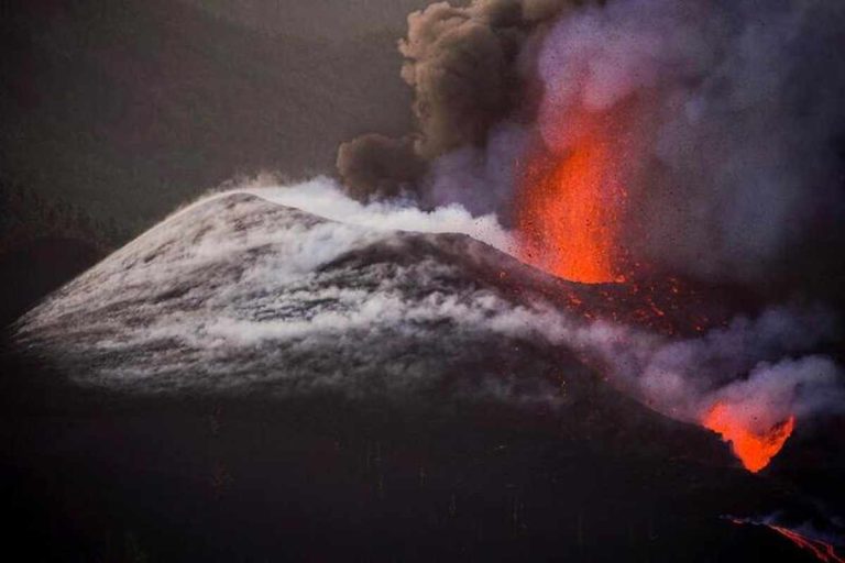 Volcan Cumbre Vieja : la lave s’épaissit après l’effondrement d’un cratère