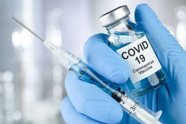 Omicron : Pfizer, Moderna et J&J travaillent sur une version du vaccin anti-Covid