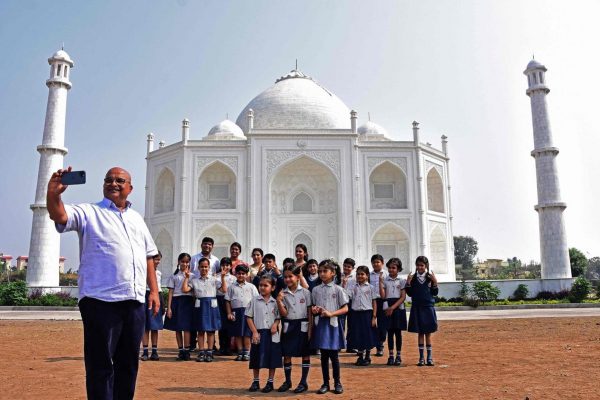 Inde : un homme construit une réplique du Taj Mahal pour sa femme
