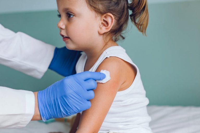 Pfizer/BioNTech : vers une autorisation de vaccination des enfants de moins de 5 ans ?