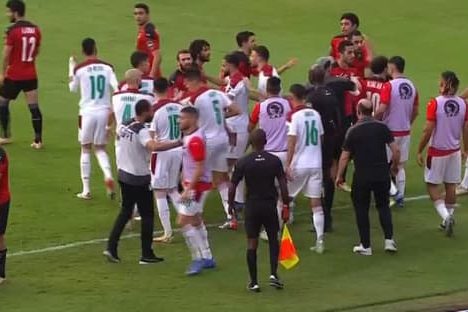Début de bagarre lors du match Maroc-Egypte