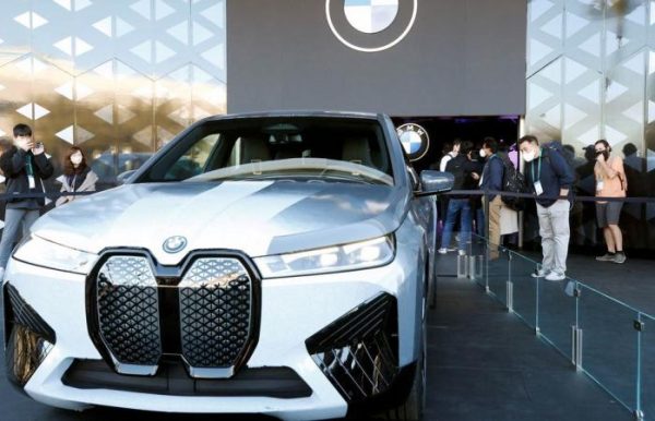 CES 2022 : BMW dévoile une voiture qui change de couleur