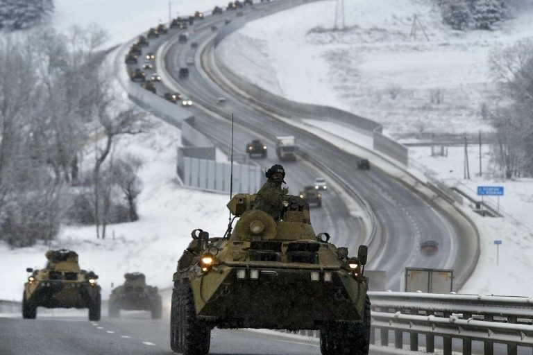 Moscou-Kiev : la Russie retire certains de ses militaires des zones frontalières avec l’Ukraine