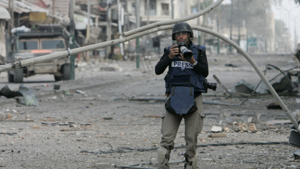 Pour informer les journalistes, doivent-ils montrer les horreurs d’une guerre ?