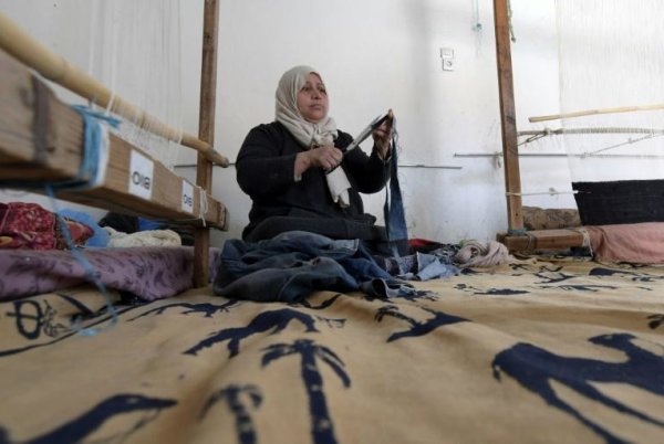 Au cœur d'un projet social et solidaire en Tunisie : la fabrication de tapis à partir de fripes