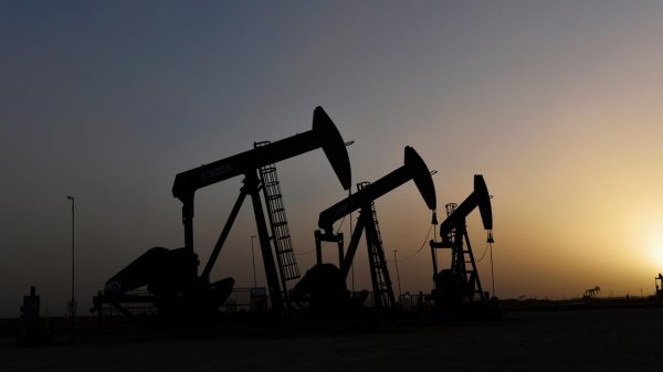 Hausse des prix : les entreprises pétrolières devraient-elles être taxées sur leurs bénéfices ?