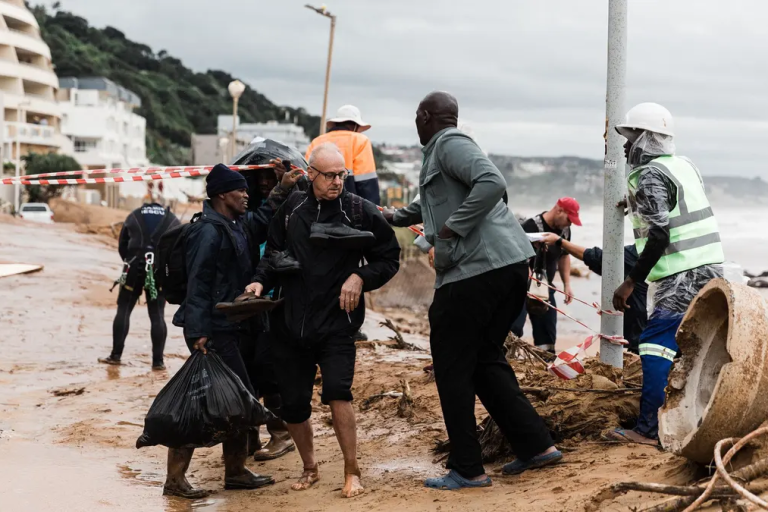 Afrique du Sud : de nouvelles inondations déplacent une centaine de personnes