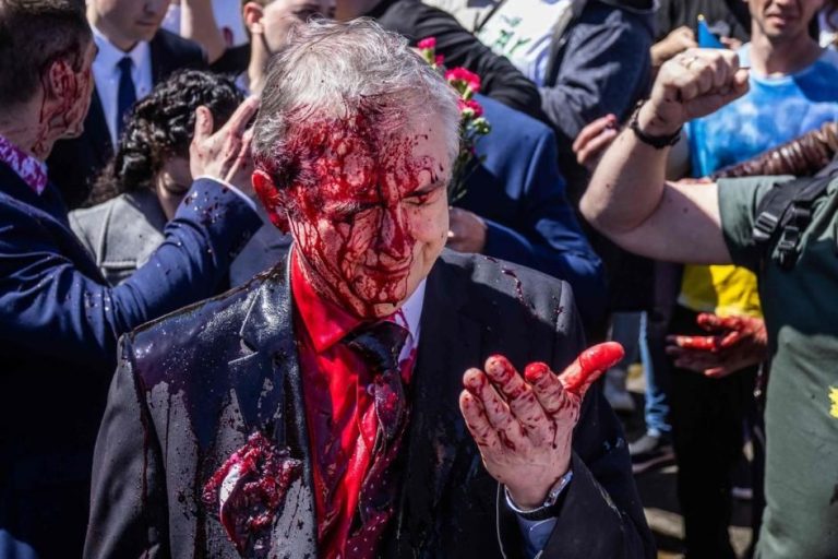 En Pologne, l’ambassadeur russe pris à partie par des manifestants pro-ukrainiens
