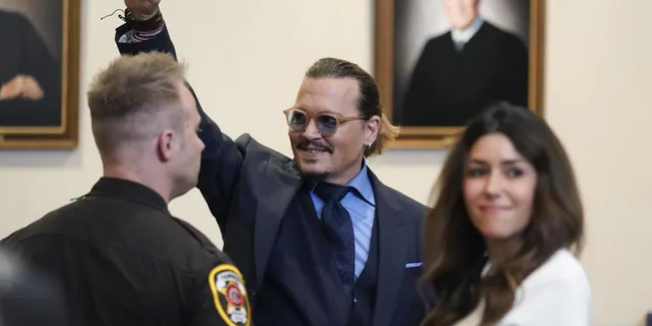 Johnny Depp sort vainqueur de son procès en diffamation contre Amber Heard
