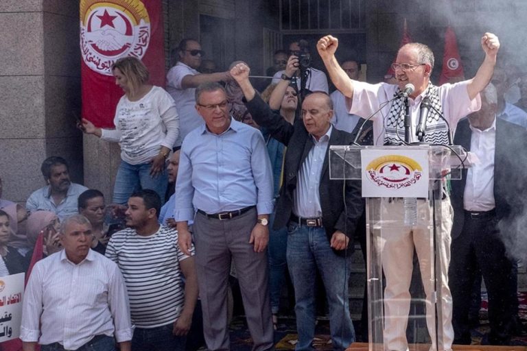 Tunisie les syndicats défient le président