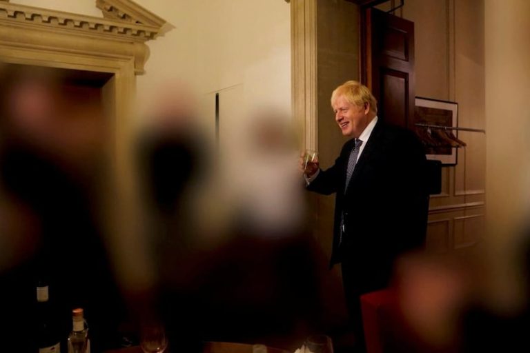 Boris Johnson survit à un vote de défiance