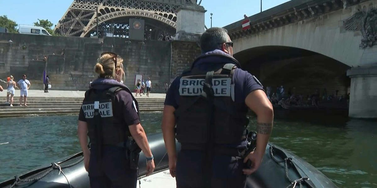 France : la brigade fluviale de Paris dissuade les baigneurs tentés par la chaleur