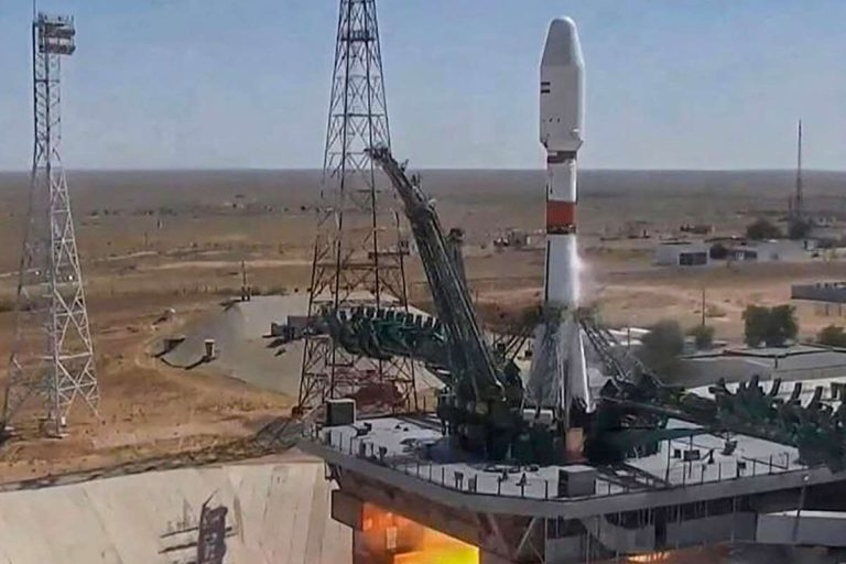 Moscou lance un satellite iranien, l'Occident inquiet